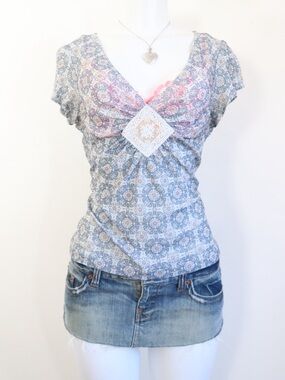 No Boundaries Blue Printed V-Neck Short Sleeve Camisole with Pink Trim